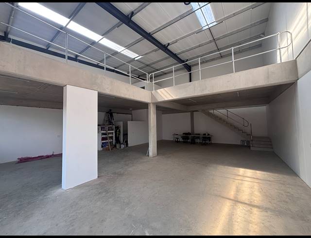 285M² WAREHOUSE TO LET IN GLEN ANIL